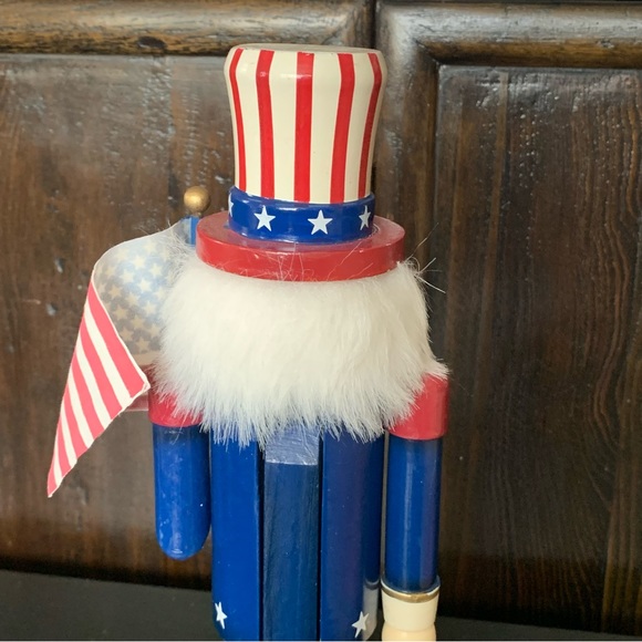 Vintage 2009 Uncle Sam Nutcracker with American Flag - Picture 11 of 16